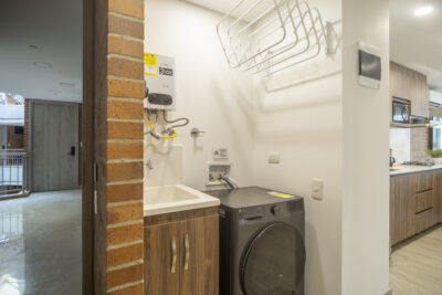 Apartamento Amoblado de 2 Habitaciones en Laureles, Medellín de 56mt2 en el Edificio Kyux